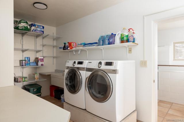 16204 Orchard Bend Rd, Poway CA: https://media.crmls.org/mediaz/e1269293-f875-4b54-93eb-b643324f6956.jpg