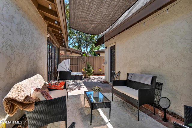 1118 Bright Glen Circle, Westlake Village CA: https://media.crmls.org/mediaz/e126baa2-834d-4672-8003-9e837765e7d5.jpg