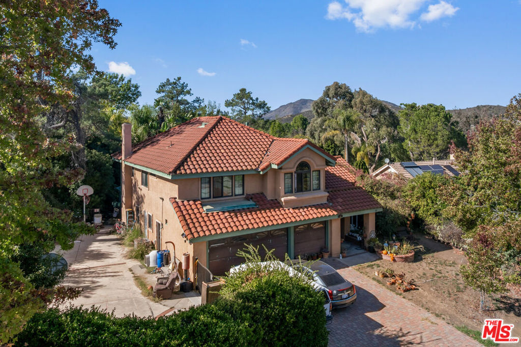 947 Golden Crest Avenue