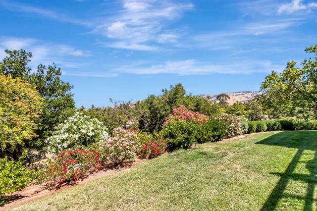 8463 Traminer Court, San Jose CA: https://media.crmls.org/mediaz/e127eab4-c048-41ef-968d-d952cf989854.jpg