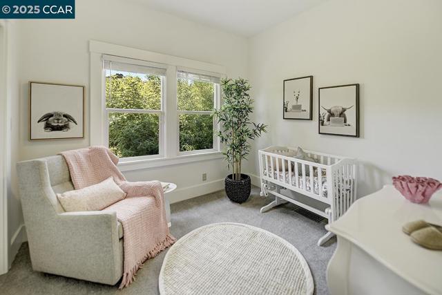 1039 Elsinore, Oakland CA: https://media.crmls.org/mediaz/e127f5f9-4667-4cdf-9839-b5fef966b53d.jpg