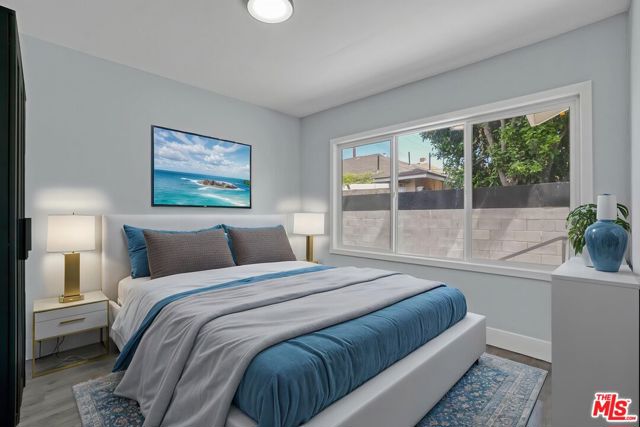 1256 Exposition Boulevard, Los Angeles CA: https://media.crmls.org/mediaz/e12841e6-fbde-4b9e-8b1b-af32d1337ced.jpg
