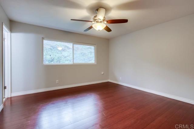 444 Victoria Place, Vista CA: https://media.crmls.org/mediaz/e128b412-b94b-4f97-9d62-1c26408e1b90.jpg