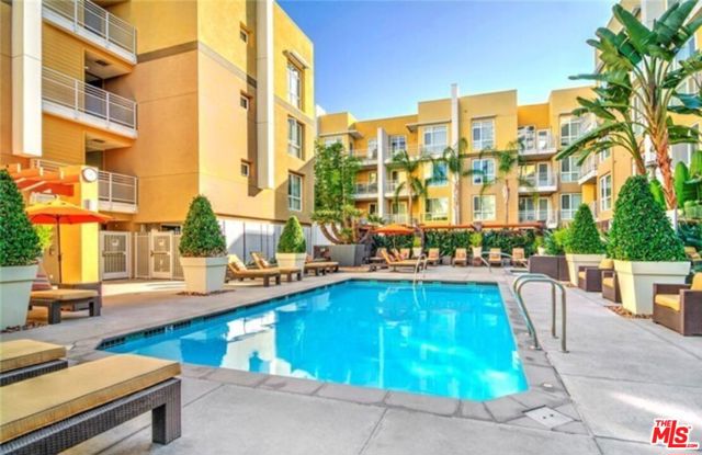 21301 ERWIN Street, Woodland Hills CA: https://media.crmls.org/mediaz/e128ecf1-253d-4f1e-90b0-c45544a5f47d.jpg