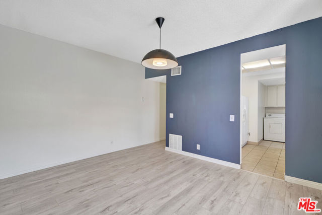 221 S Tower Drive, Beverly Hills CA: https://media.crmls.org/mediaz/e128ee65-0e1b-46c3-bd0f-3e48f1cce9ac.jpg