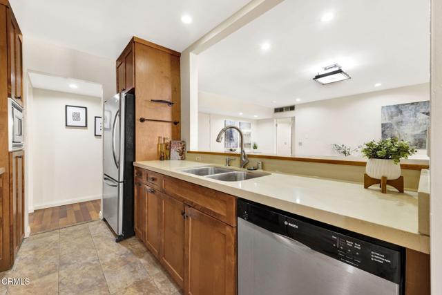 1127 E Del Mar Boulevard, Pasadena CA: https://media.crmls.org/mediaz/e1290b67-d695-4c24-820c-5394a6e6f9c4.jpg