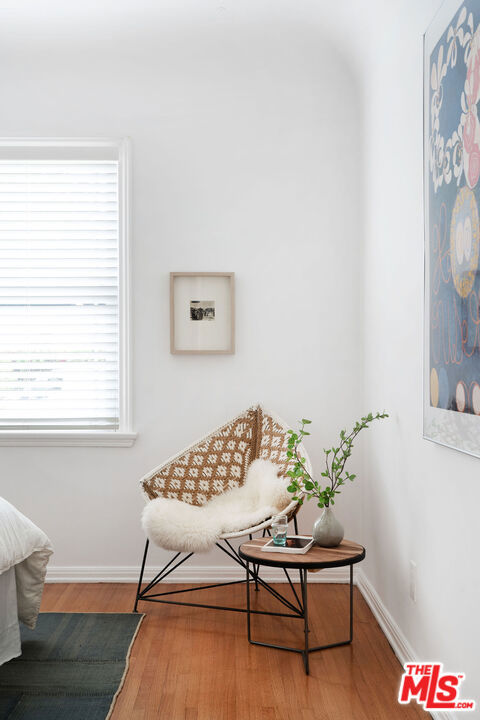 https://media.crmls.org/mediaz/e1291868-4a2e-4fac-a78c-5f457d1a9335.jpg?preset=X-Large
