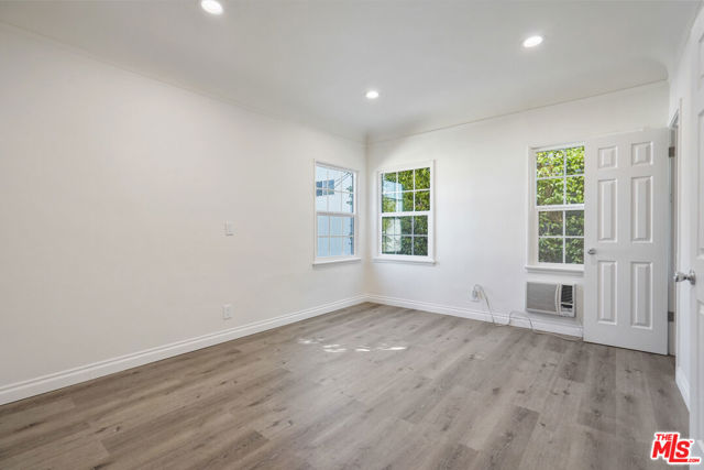228 S REEVES Drive, Beverly Hills CA: https://media.crmls.org/mediaz/e12980f4-5a4a-47c9-bd4b-911adad8e94d.jpg