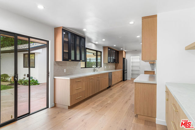 5160 Los Feliz Boulevard, Los Angeles CA: https://media.crmls.org/mediaz/e12a1251-e81d-49b6-b903-1198269474b9.jpg