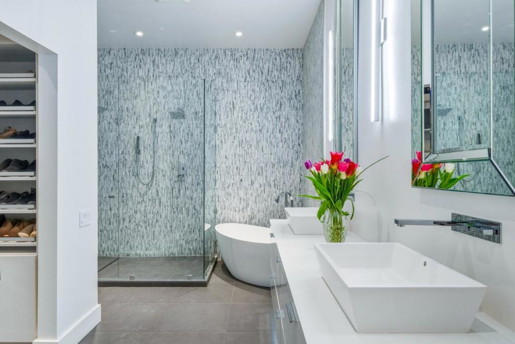 https://media.crmls.org/mediaz/e12a212f-10c0-41dc-ae82-47f5dbbae644.jpg?preset=X-Large
