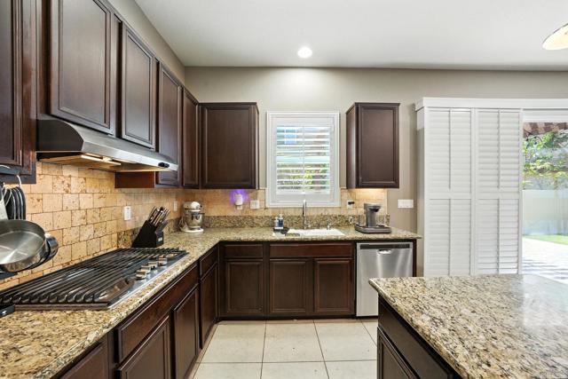 Detail Gallery Image 6 of 48 For 1528 Carpinteria St, Chula Vista,  CA 91913 - 5 Beds | 4 Baths