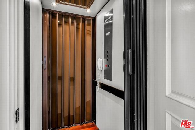 3110 Benedict Canyon Drive, Beverly Hills CA: https://media.crmls.org/mediaz/e12b63f6-6642-45a3-a2ab-580c5b594223.jpg