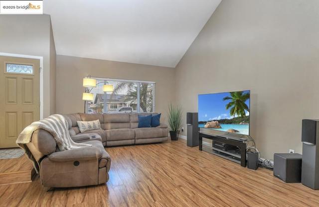 4930 Discovery Pt, Discovery Bay CA: https://media.crmls.org/mediaz/e12ba437-c0d1-4c60-a9ef-8e6b85efafa2.jpg