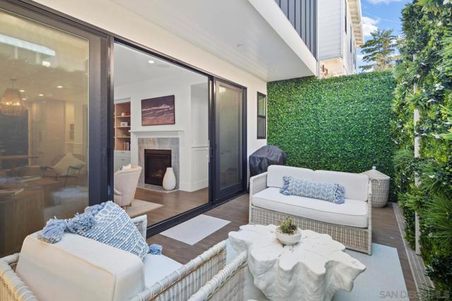 548 G Avenue, Coronado CA: https://media.crmls.org/mediaz/e12d347c-96bb-4f2f-81ed-c0d22ee637ae.jpg