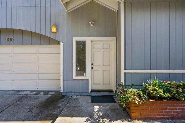 1910 Arrowhead Drive, Oakland CA: https://media.crmls.org/mediaz/e12d4687-9605-47a7-ac4b-1819cf042f1d.jpg