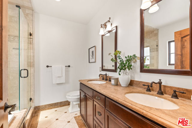 851 19th Street, Santa Monica CA: https://media.crmls.org/mediaz/e12d7656-ceba-4773-a2d3-67a1b8709ae5.jpg