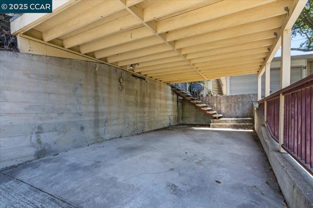 51 Rincon Rd, Kensington CA: https://media.crmls.org/mediaz/e12d9113-f60c-493a-afc0-8874314a93f5.jpg