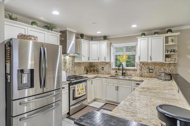Image 21 of 55 For 370 Appian Way