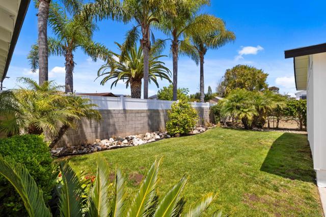 2537 Davis Ave, Carlsbad CA: https://media.crmls.org/mediaz/e12ddb4e-a65f-4188-94d3-f07b5418c1c0.jpg