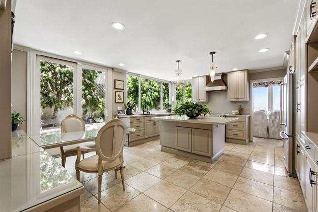 2885 Caminito Merion, La Jolla CA: https://media.crmls.org/mediaz/e12e9a7b-d95b-4fb0-ad4d-448b11fec122.jpg