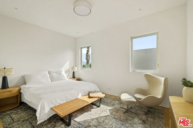 518 Sunset Avenue, Venice CA: https://media.crmls.org/mediaz/e12eee2d-d73d-47ff-9a7f-048a9a642f2b.jpg