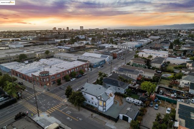 2602 Adeline St, Oakland CA: https://media.crmls.org/mediaz/e12f2e44-8e3f-4a4b-9926-1d30633ddf72.jpg