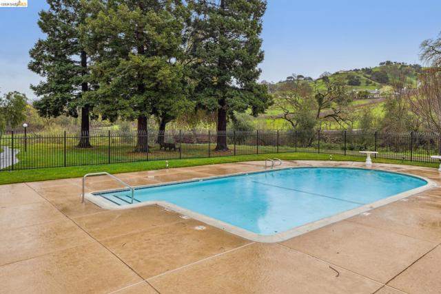 2090 Shady Creek Pl., Danville CA: https://media.crmls.org/mediaz/e12fe8f7-4fdb-4b03-917e-f73c8194555d.jpg