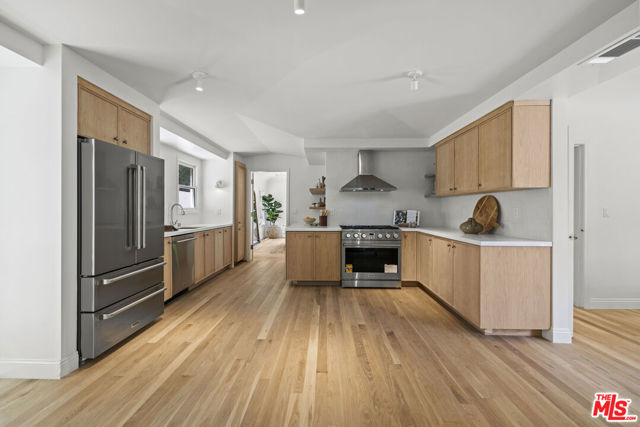 736 S Cloverdale Avenue, Los Angeles CA: https://media.crmls.org/mediaz/e1305be5-315d-46a6-b9e3-596374b90c4a.jpg