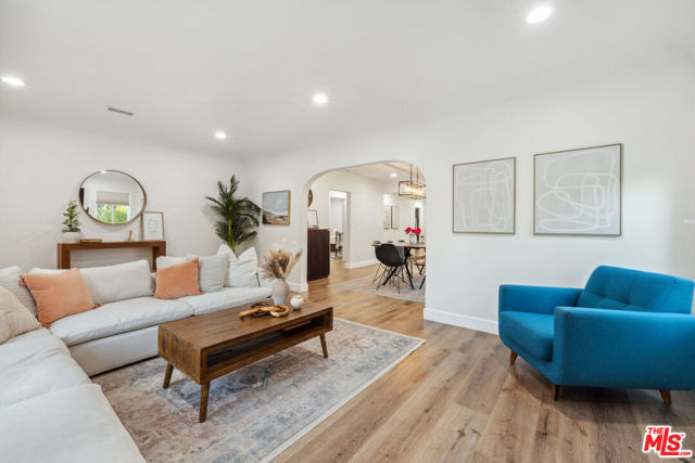 821 S Cloverdale Avenue, Los Angeles CA: https://media.crmls.org/mediaz/e1308553-daed-4df1-be51-4e7753a0ca02.jpg
