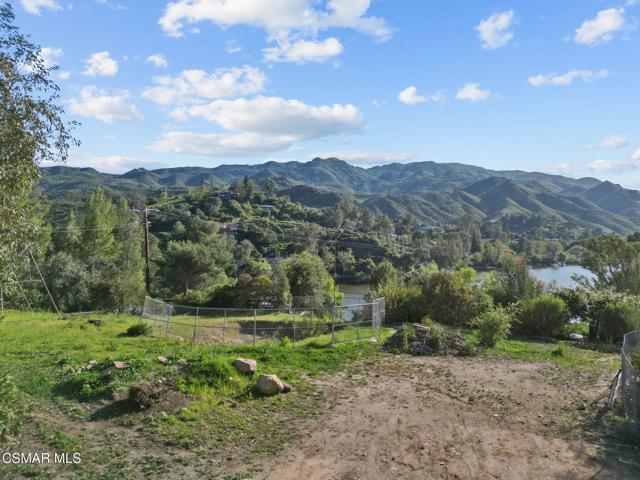 2239 Pinecrest Road, Agoura Hills CA: https://media.crmls.org/mediaz/e130b310-7051-4da5-95a1-f56b69cb504f.jpg