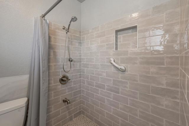 3504 SUNRISE Court, Martinez CA: https://media.crmls.org/mediaz/e130d6f5-6d39-4bea-aa69-769888245ecf.jpg