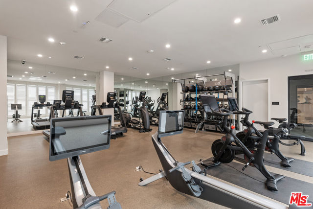 728 N Sweetzer Avenue, West Hollywood CA: https://media.crmls.org/mediaz/e13156b2-0fc5-4e36-a143-5a545d6646b5.jpg