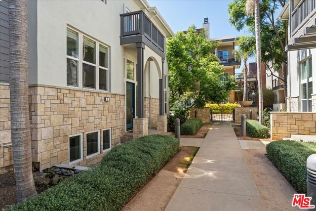 6010 Celedon, Playa Vista CA: https://media.crmls.org/mediaz/e1318938-c9cb-4372-802e-411cbb6922b5.jpg
