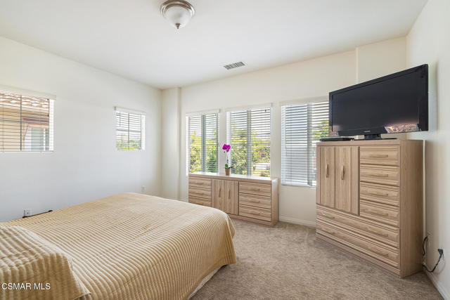 2918 Estilita Way, Simi Valley CA: https://media.crmls.org/mediaz/e131b32c-d315-4345-a2b2-3d4621b002d8.jpg