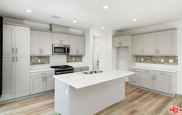 13889 Bell Way, Fontana CA: https://media.crmls.org/mediaz/e131f908-75ce-4c74-b62c-778dcac3eab2.jpg