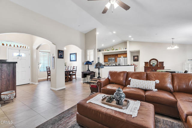 17717 Bangor Avenue, Hesperia CA: https://media.crmls.org/mediaz/e1329c11-b2c0-4bb9-9691-ed391004e3dd.jpg
