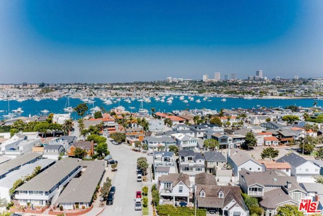 1703 Plaza Del Sur, Newport Beach CA: https://media.crmls.org/mediaz/e1329f4a-43c2-46b0-9cc0-9a19d198d9ae.jpg