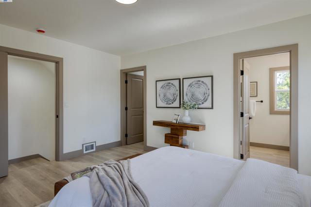 135 Morningside Drive, San Anselmo CA: https://media.crmls.org/mediaz/e1329fe5-680b-4f84-9607-247da77a110b.jpg