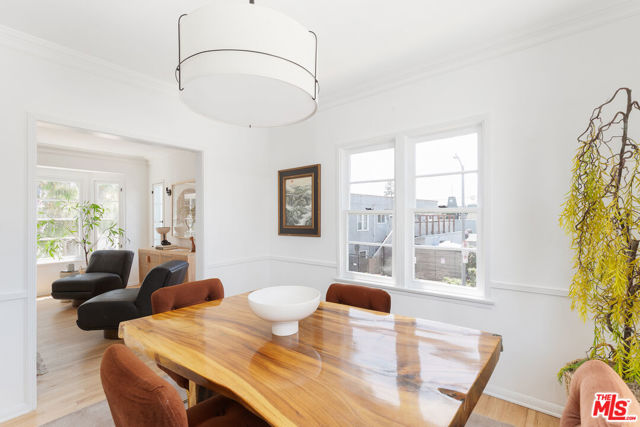 519 1/2 Rose Avenue, Venice CA: https://media.crmls.org/mediaz/e1343c17-732c-4dba-b90f-a4fb1d3d50ab.jpg