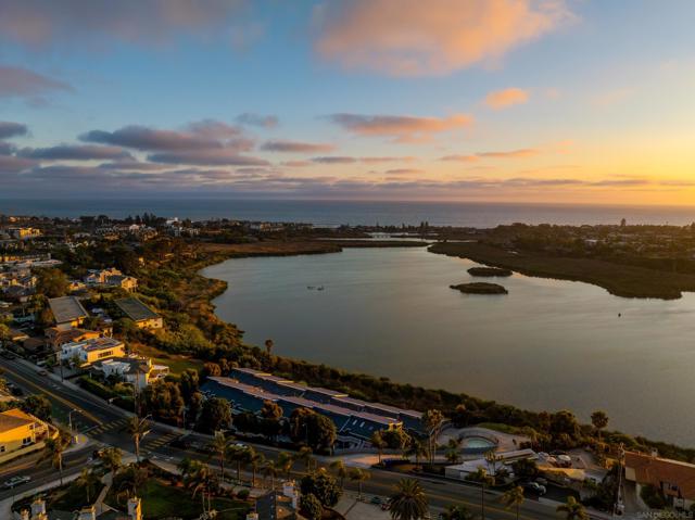 2399 Jefferson St, Carlsbad CA: https://media.crmls.org/mediaz/e134665b-5fd8-4c0f-8f07-67e19be0e4be.jpg