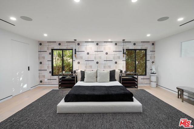 3290 N Knoll Drive, Los Angeles CA: https://media.crmls.org/mediaz/e13566ec-4ff8-4649-b2fd-17ad87622289.jpg