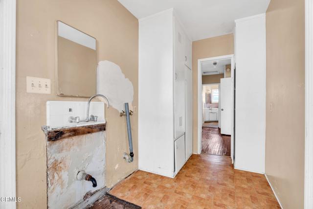 4127 Scandia Way, Los Angeles CA: https://media.crmls.org/mediaz/e13665b3-7515-4ae4-89b8-c45a58845839.jpg