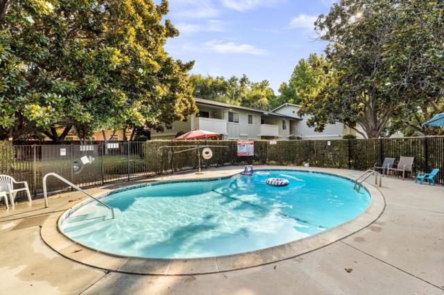 264 N Whisman Road, Mountain View CA: https://media.crmls.org/mediaz/e136bc57-7267-4c8a-a8a9-39f64d0b4b01.jpg