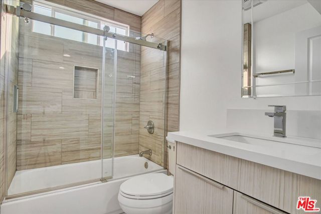 2419 S Cochran Avenue, Los Angeles CA: https://media.crmls.org/mediaz/e136dd6e-c684-4071-a11c-6b99c073dc55.jpg