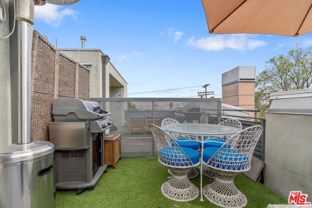 5806 Waring Avenue, Los Angeles CA: https://media.crmls.org/mediaz/e13787d7-0ecd-4075-bf45-e0d783a04b10.jpg