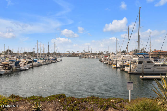 2901 Peninsula Road, Oxnard CA: https://media.crmls.org/mediaz/e13790c4-2613-4712-b211-d4c111dd934d.jpg