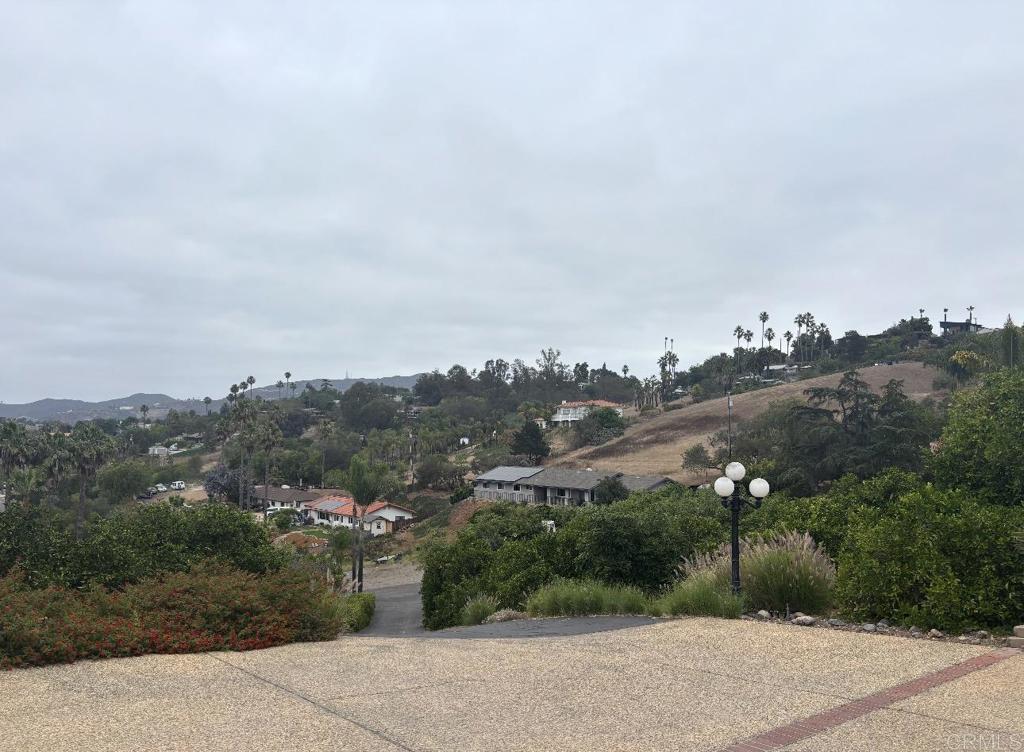 https://media.crmls.org/mediaz/e138184b-bf6a-47c9-8650-f340b2a2bcea.jpg?preset=X-Large