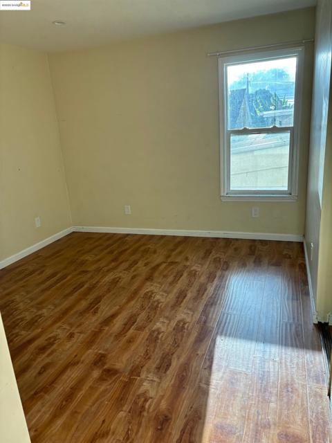 3020 35th Avenue, Oakland CA: https://media.crmls.org/mediaz/e13915fe-66af-4792-965d-9f672a868c0a.jpg
