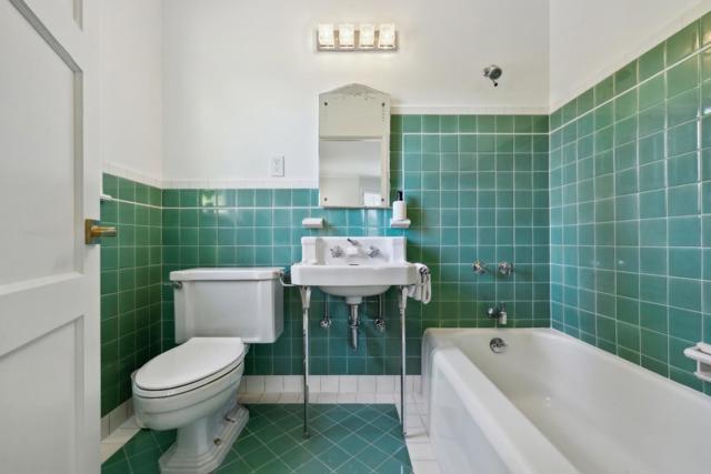 1431 Carlton Road, Hillsborough CA: https://media.crmls.org/mediaz/e139c231-b08a-4886-b65d-77c3e689e015.jpg