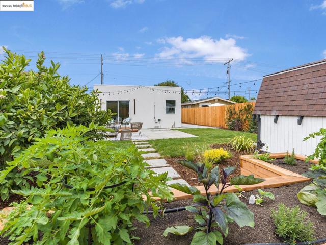 1415 10Th St, Berkeley CA: https://media.crmls.org/mediaz/e139d0f1-fac5-478a-87d7-c6fa51355e8f.jpg